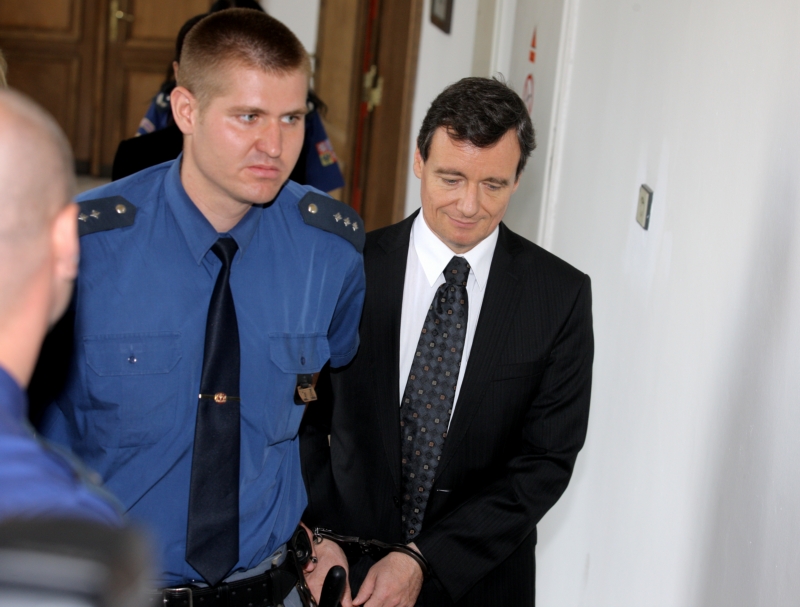 Poslanec David Rath obviněný z korupce přichází k soudu. Poslanec David Rath obviněný z korupce přichází k soudu.