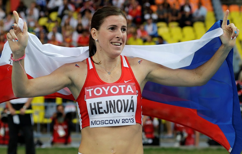 Zuzana Hejnová si v pátek večer poslechne českou hymnu.