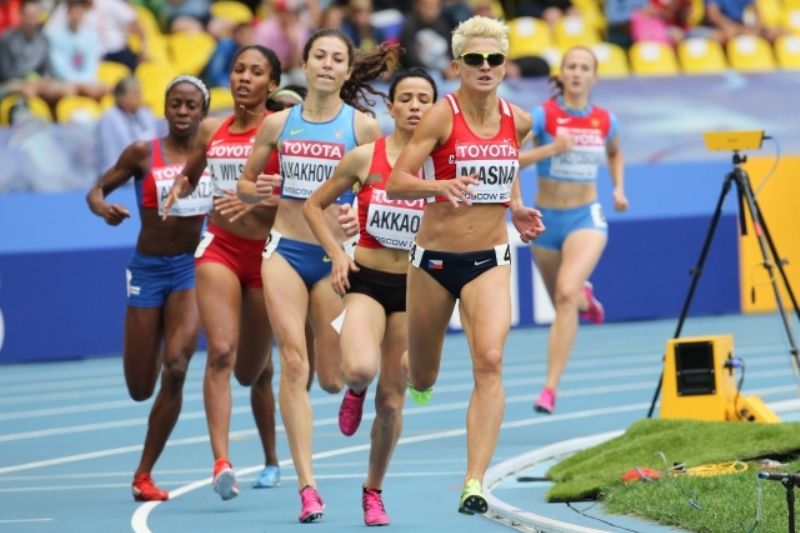 Lenka Masná (vpředu) postoupila na MS v atletice do finále osmistovky. Lenka Masná (vpředu) postoupila na MS v atletice do finále osmistovky.