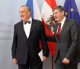 Karel Schwarzenberg a Michael Spindelegger, foto z roku 2010.