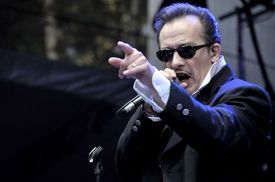 Frontman The Damned Dave Vanian zvolil až upírskou image.