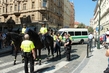 Na hladký průběh akce dohlížela policie. Muselo jim být dost teplo.