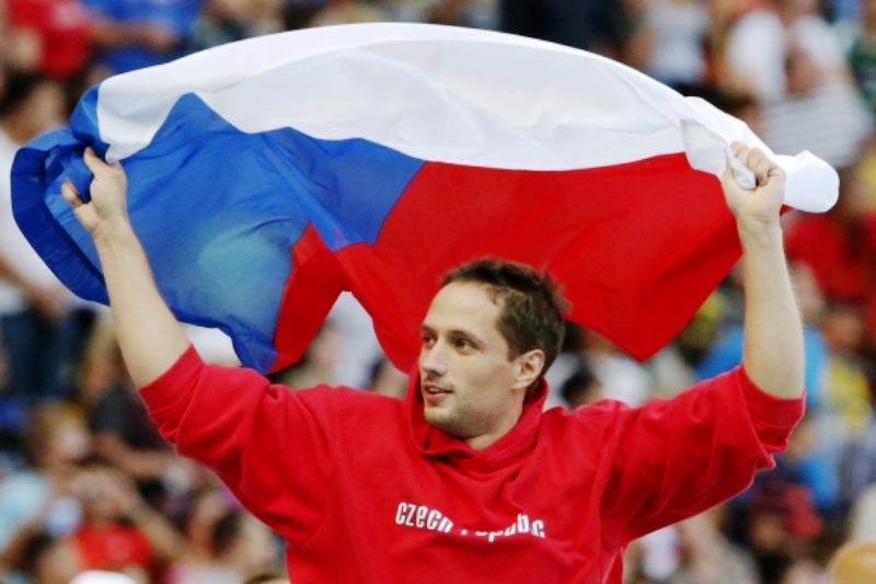 Oštěpař Vítězslav Veselý se raduje z triumfu na mistrovství světa.