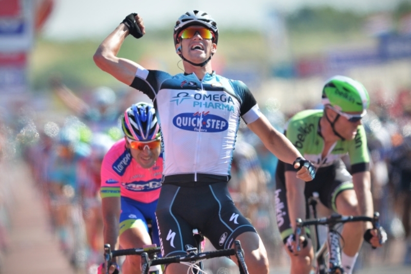 Zdeněk Štybar se raduje z vítězství na Eneco Tour.