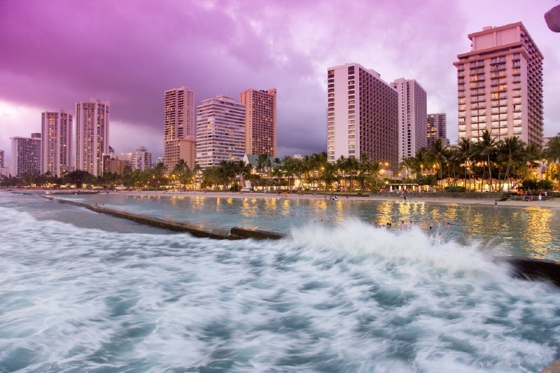 Honolulu, pláž Waikiki. Havaj. (Foto: Profimedia.cz)
