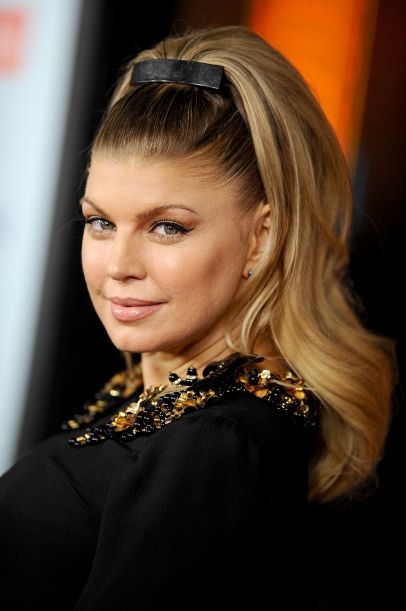 Fergie přijala příjmení svého manžela.