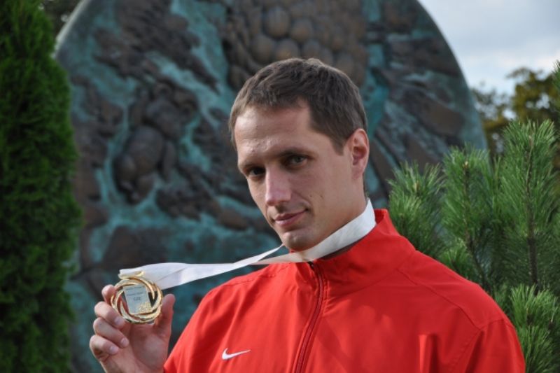 Vítězslav Veselý s medailí pro mistra světa.