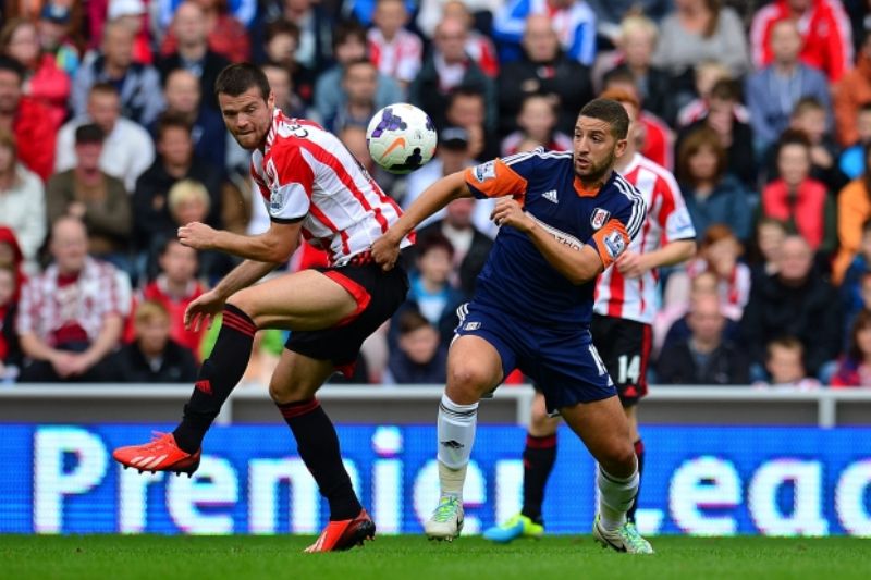 Ondřej Čelůstka (vlevo) při své premiéře v dresu Sunderlandu.