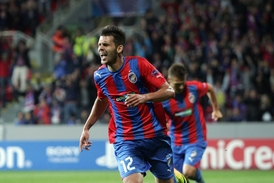 Michal Ďuriš slaví třetí gól do sítě Mariboru.