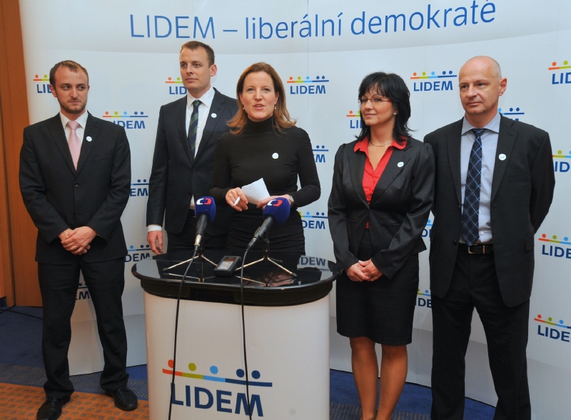 Strana LIDEM je oslabená a ve finančních potížích. Na fotografii s bývalou předsedkyní Karolínou Peake. Strana LIDEM je oslabená a ve finančních potížích. Na fotografii s bývalou předsedkyní Karolínou Peake.