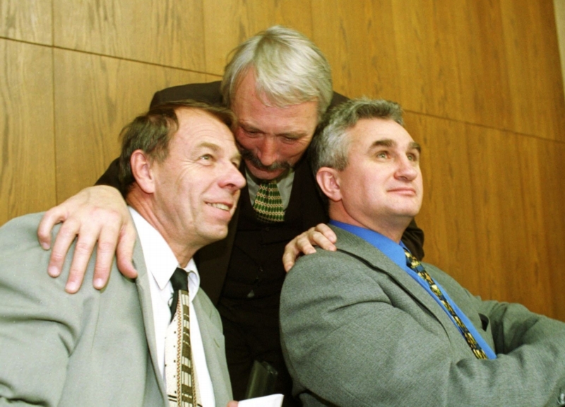 Jaroslav Zavadil (vlevo),  Richard Falbr (uprostřed) a Milan Štěch (snímek z roku 2000).