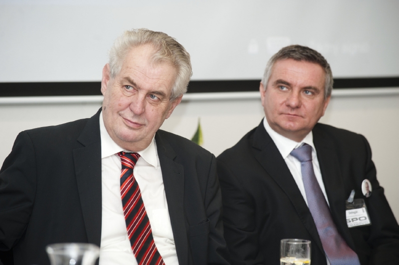 Prezident Zeman a jeho kancléř Vratislav Mynář. Prezident Zeman a jeho kancléř Vratislav Mynář.