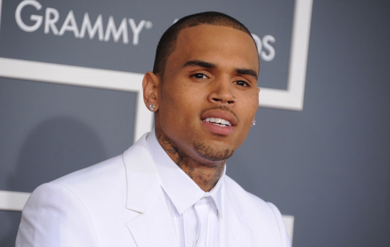 Chris Brown teď bude uklízet americké ulice.