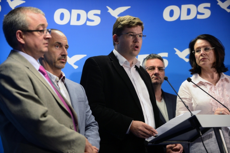 Zleva předseda poslaneckého klubu ODS Marek Benda, úřadující předseda strany Martin Kuba, místopředseda strany Jiří Pospíšil, europoslanec Jan Zahradil a místopředsedkyně strany Miroslava Němcová.