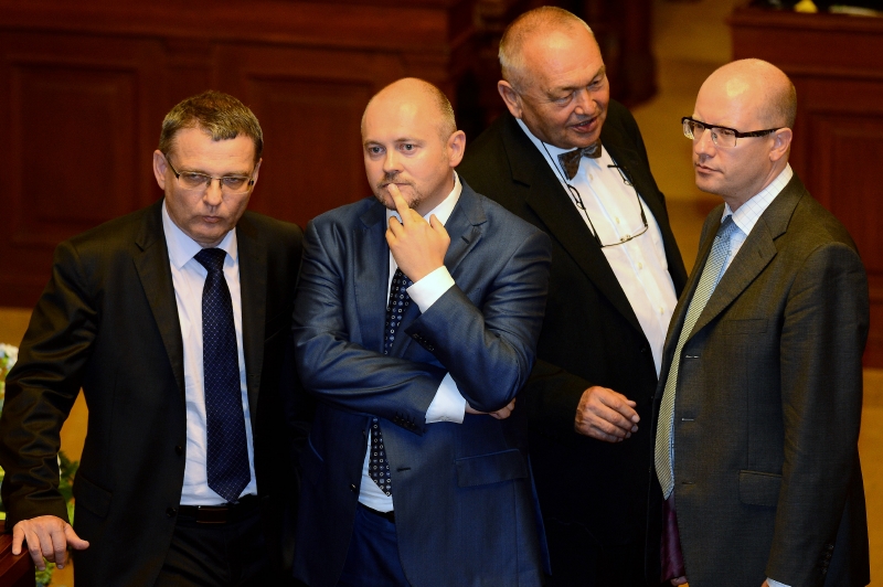 Zleva poslanci ČSSD Lubomír Zaorálek, Michal Hašek, Alfréd Michalík a Bohuslav Sobotka.