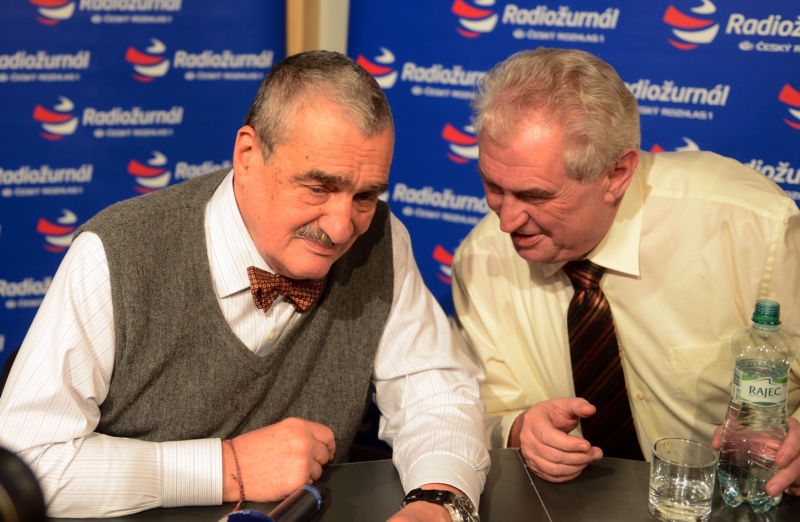 Předseda TOP 09 Karel Schwarzenberg (vlevo) a prezident Miloš Zeman.