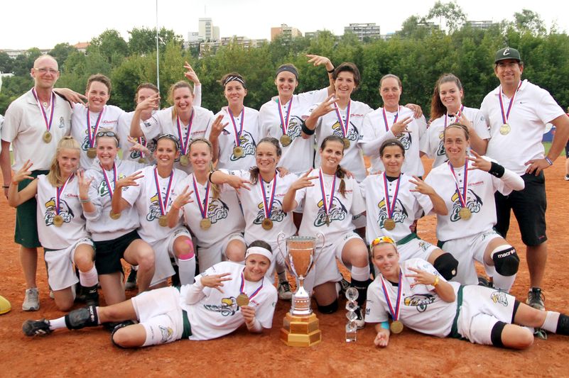Softbalistky Eagles slaví nečekaný triumf.