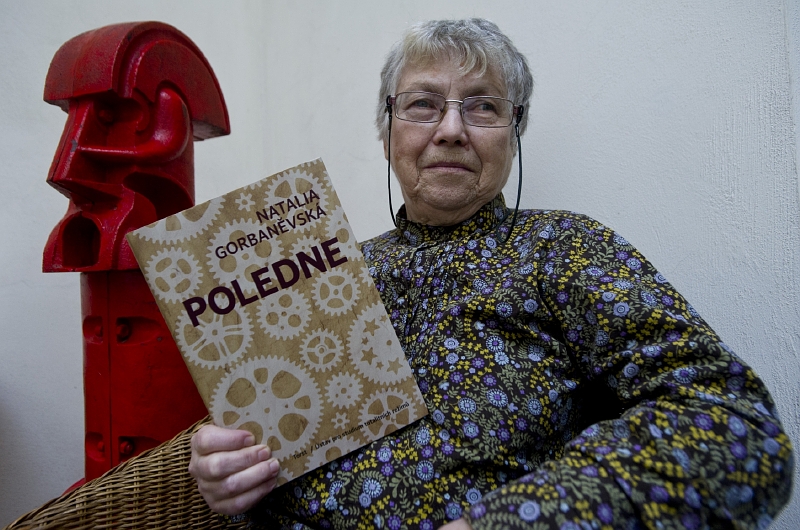 Stejně jako před 45 lety byla i tentokrát na Rudém náměstí básnířka a překladatelka Natalija Gorbaněvská. Stejně jako před 45 lety byla i tentokrát na Rudém náměstí básnířka a překladatelka Natalija Gorbaněvská.