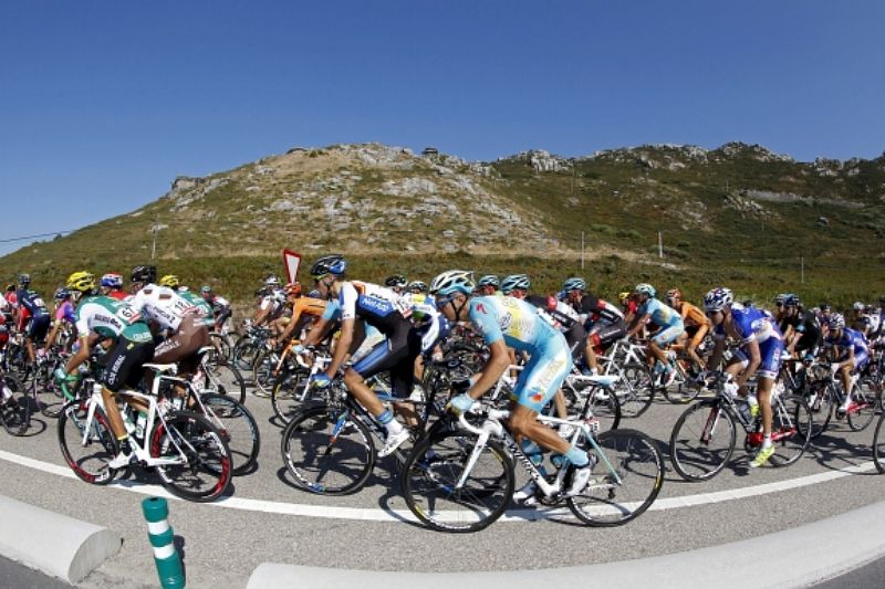 Třetí etapu Vuelty ovládl americký veterán Chris Horner. Třetí etapu Vuelty ovládl americký veterán Chris Horner.