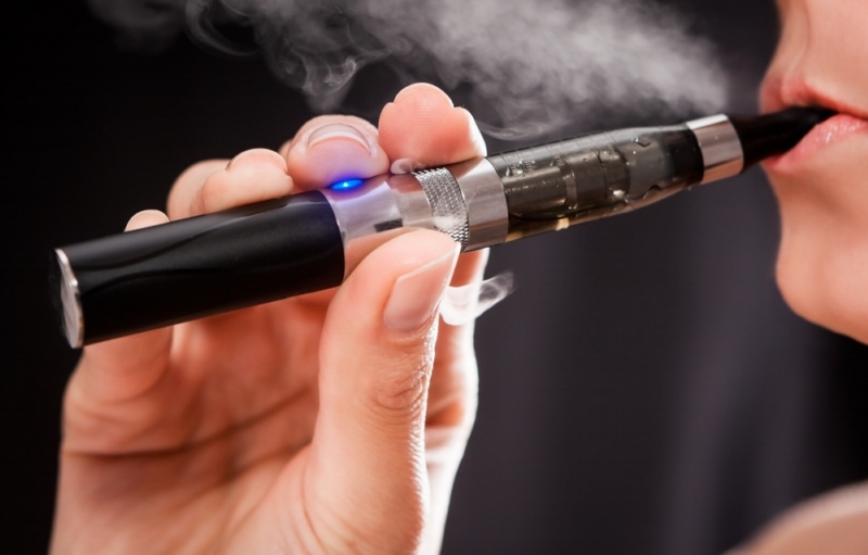Elektronické cigarety obsahují značné množství rakovinotvorných molekul (ilustrační foto).