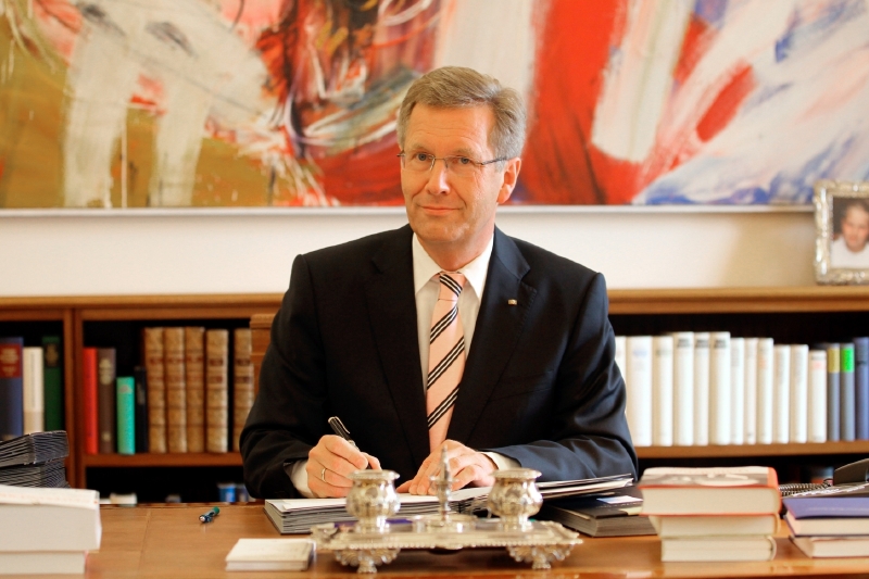 Christian Wulff jako spolkový prezident ve své pracovně. Christian Wulff jako spolkový prezident ve své pracovně.