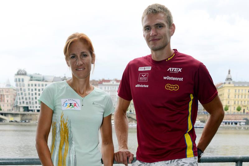 Skifaři Mirka Knapková a Ondřej Synek. Skifaři Mirka Knapková a Ondřej Synek.