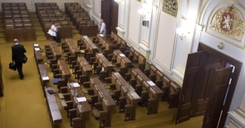S rozpuštěním sněmovny padne pod stůl asi 170 návrhů zákonů.