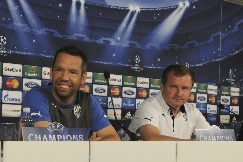 Kapitán Pavel Horváth (vlevo) a trenér Pavel Vrba na tiskové konferenci FC Viktoria Plzeň.