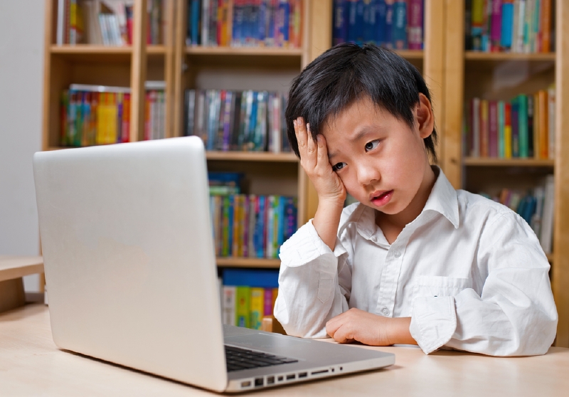 Závislost na internetu může v některých případech vést až k poruchám spánku a příjmu potravy. U některých mladých Japonců se objevují i příznaky depresí (ilustrační foto).