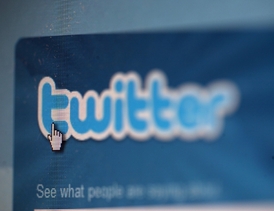 Útok se nevyhnul ani sociální síti Twitter.