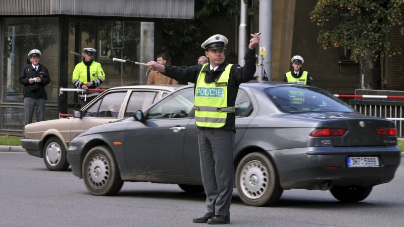 Zlínští policisté pomohli při porodu v autě (ilustrační foto).