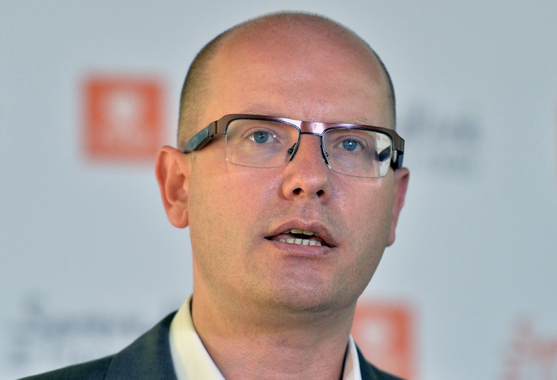 Bohuslav Sobotka za ČSSD vyjádřil negativní postoj k vojenským akcím v Sýrii. Bohuslav Sobotka za ČSSD vyjádřil negativní postoj k vojenským akcím v Sýrii.