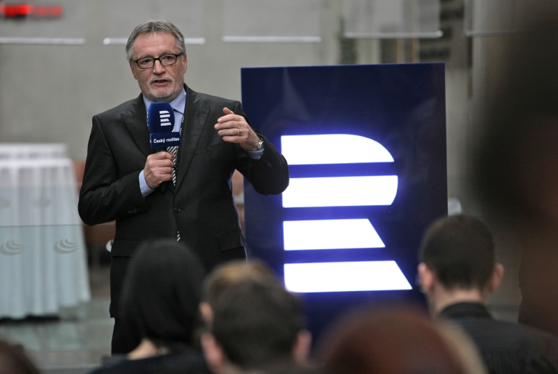 Šéf rozhlasu Peter Duhan. 