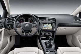 Interiér je na první pohled "volkswagenovský". Praktický po všech stránkách.