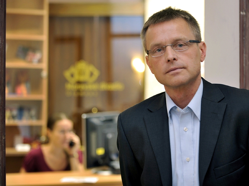 Josef Podstata stál v čele Moravského divadla Olomouc čtyři roky. Josef Podstata stál v čele Moravského divadla Olomouc čtyři roky.