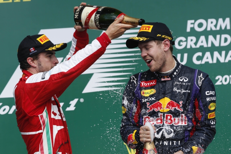 Stejně jako loni. Dva největší aspiranti na titul, Fernando Alonso (vlevo) a Sebastian Vettel.
