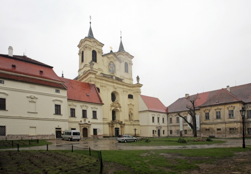 Počet církevních žádostí o navrácení majetku opět stoupl a stát vydal dalších několik nemovitostí (ilustrační foto). Počet církevních žádostí o navrácení majetku opět stoupl a stát vydal dalších několik nemovitostí (ilustrační foto).
