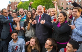 Steinbrück s mladými socialisty v Hamburku.