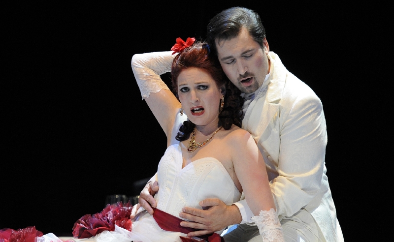 Verdiho opera La Traviata je velice populární a v Česku se dočkala již mnoha nastudování. Verdiho opera La Traviata je velice populární a v Česku se dočkala již mnoha nastudování.