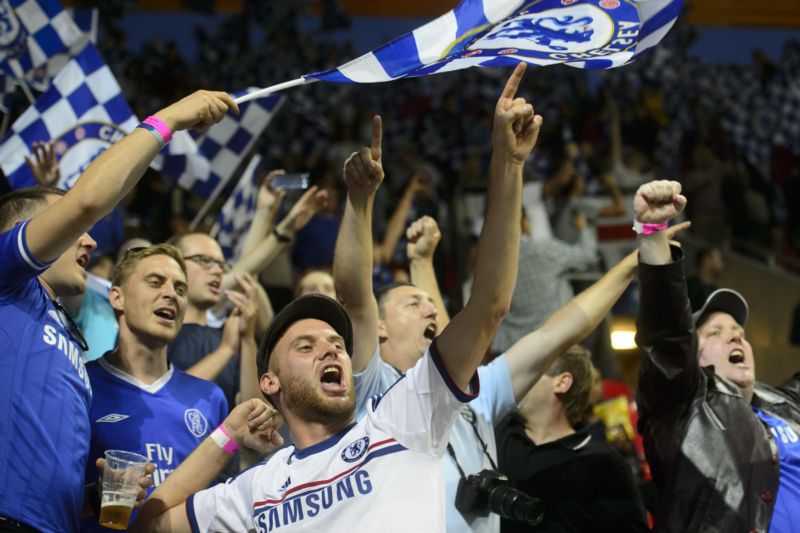 Kotel fanoušků Chelsea v pražském Edenu.