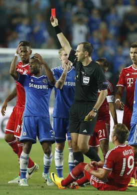 Chelsea musela utkání dohrávat bez vyloučeného Ramirese.