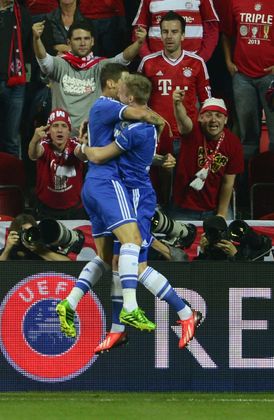 Fernando Torres (vlevo) slaví první gól utkání.