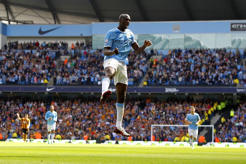 Radující se Yaya Touré z Manchesteru City.