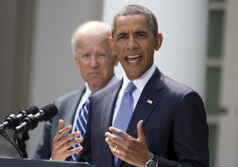 Americký prezident Barack Obama před Bílým domem. Vlevo viceprezident Joe Biden. Americký prezident Barack Obama před Bílým domem. Vlevo viceprezident Joe Biden.