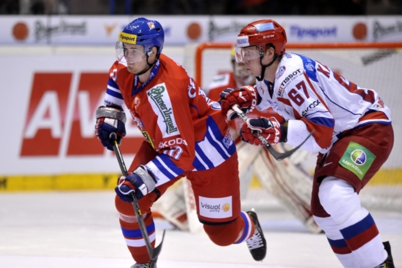 Roman Červenka (vlevo) vstřelil první gól českého výběru. Roman Červenka (vlevo) vstřelil první gól českého výběru.