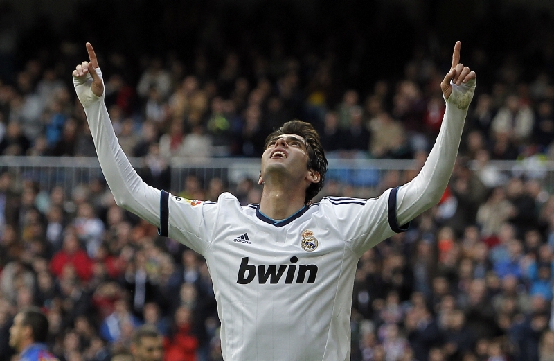 Bývalý nejlepší fotbalista světa Brazilec Kaká ukončil nevydařené působení v Realu Madrid a vrátil se do AC Milán. Bývalý nejlepší fotbalista světa Brazilec Kaká ukončil nevydařené působení v Realu Madrid a vrátil se do AC Milán.