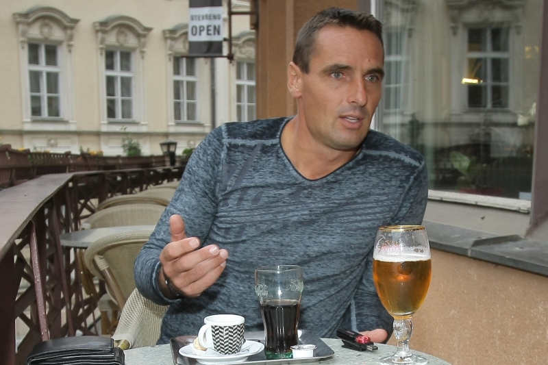 Možnost, že by Roman Šebrle vedl skupinu vícebojařů v Dukle Praha, padla. Možnost, že by Roman Šebrle vedl skupinu vícebojařů v Dukle Praha, padla.