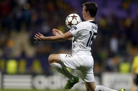 Fotbalista Vladimír Darida v akci.