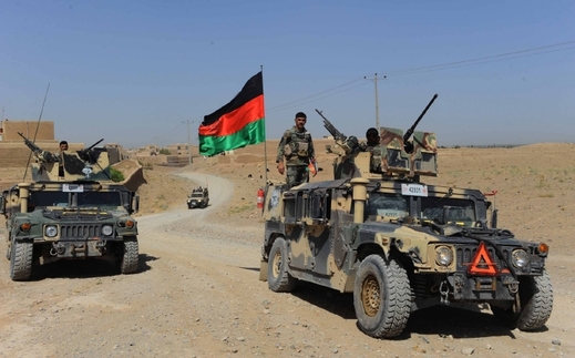Afghánští vojáci. Mnozí z nich drogují a jsou negramotní.