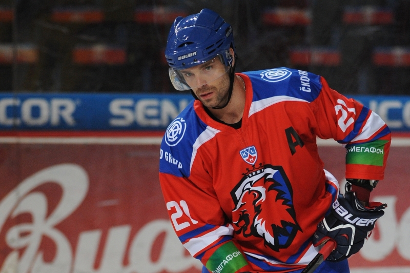 Hokejový útočník Jakub Klepiš bude pokračovat v Kontinentální lize v dresu Lva Praha. Hokejový útočník Jakub Klepiš bude pokračovat v Kontinentální lize v dresu Lva Praha.